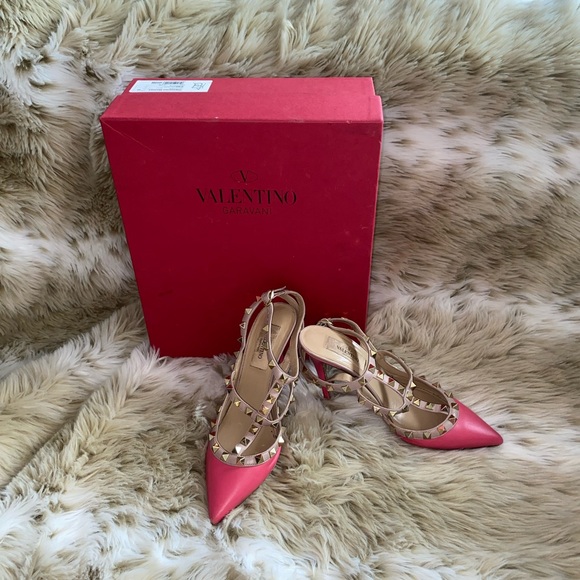 Authentic Valentino Rockstud Pumps - Picture 2 of 13